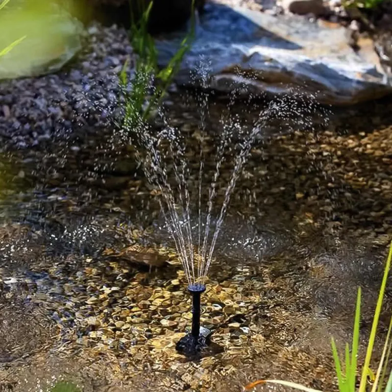 Слив воды в фонтане